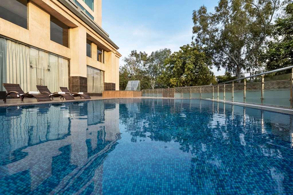 מלון Ramada By Wyndham New Delhi Pitampura מתקנים תמונה