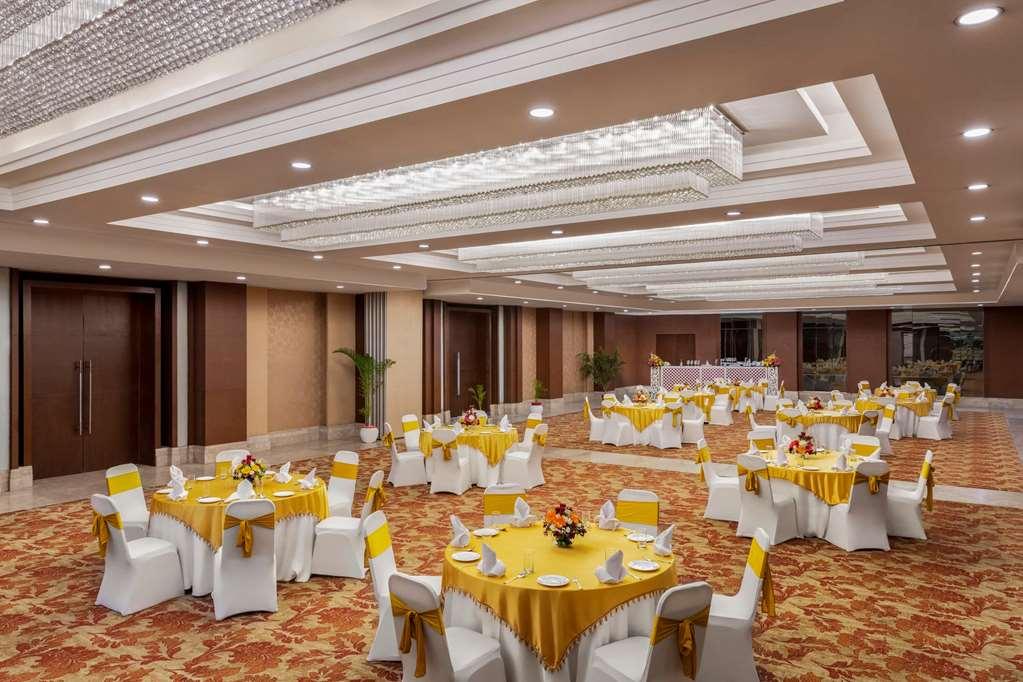 מלון Ramada By Wyndham New Delhi Pitampura מתקנים תמונה
