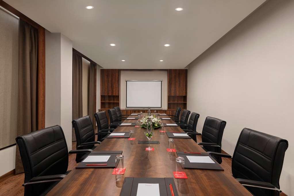 מלון Ramada By Wyndham New Delhi Pitampura מתקנים תמונה