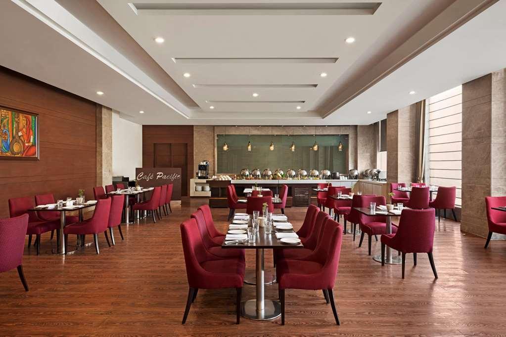מלון Ramada By Wyndham New Delhi Pitampura מסעדה תמונה