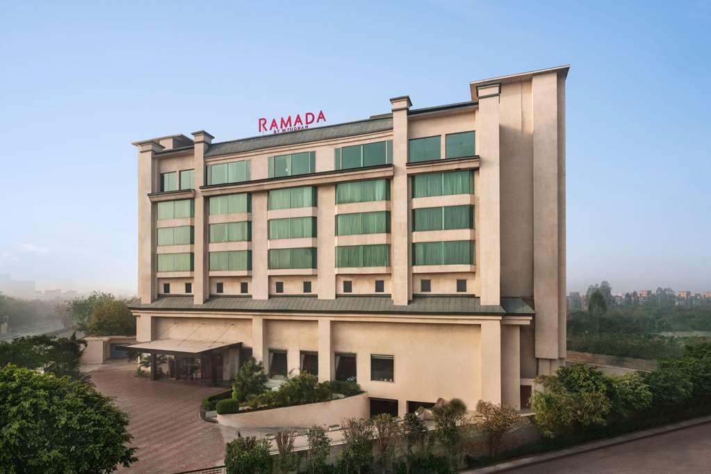מלון Ramada By Wyndham New Delhi Pitampura מראה חיצוני תמונה