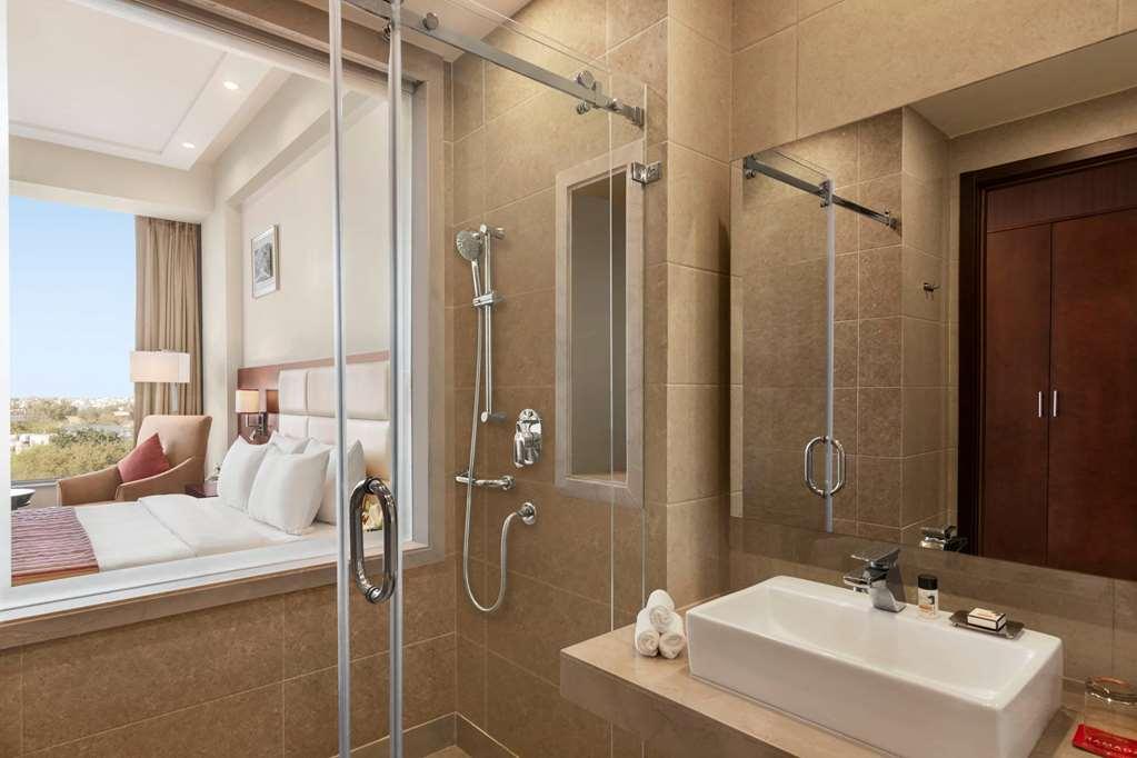 מלון Ramada By Wyndham New Delhi Pitampura מראה חיצוני תמונה