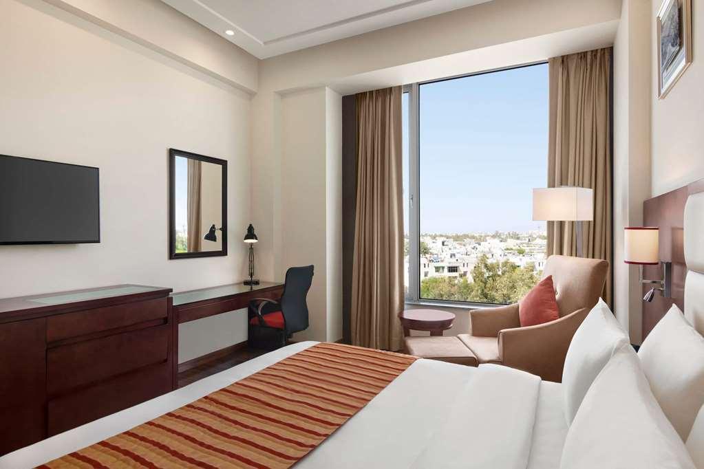 מלון Ramada By Wyndham New Delhi Pitampura חדר תמונה