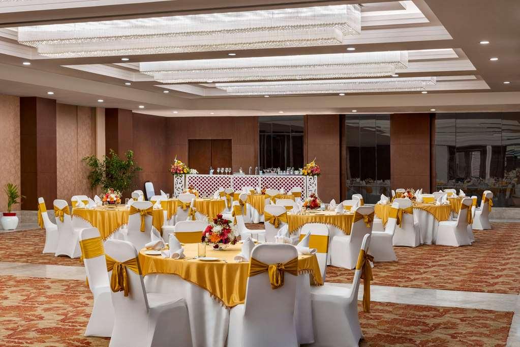 מלון Ramada By Wyndham New Delhi Pitampura מתקנים תמונה