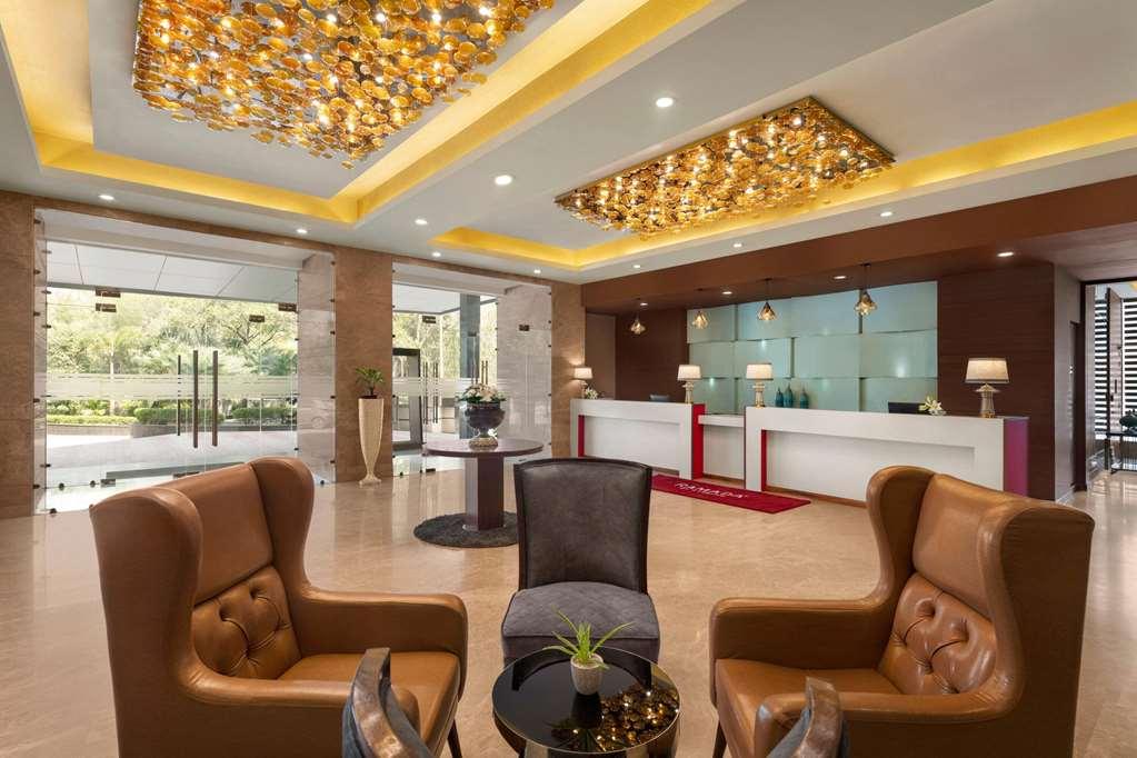 מלון Ramada By Wyndham New Delhi Pitampura מראה פנימי תמונה