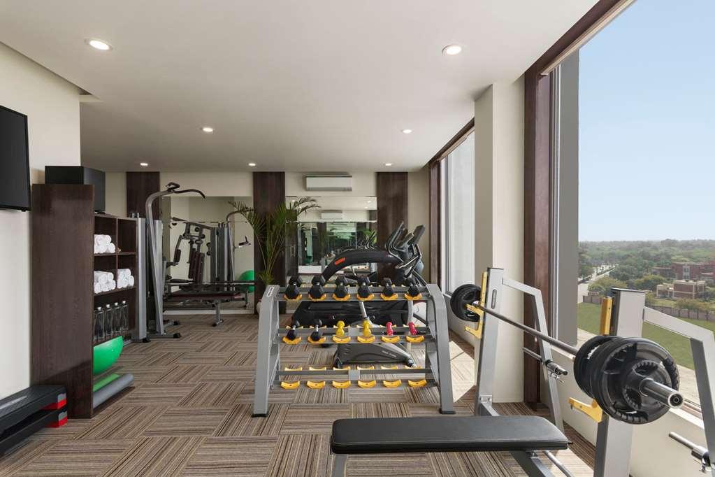 מלון Ramada By Wyndham New Delhi Pitampura מתקנים תמונה