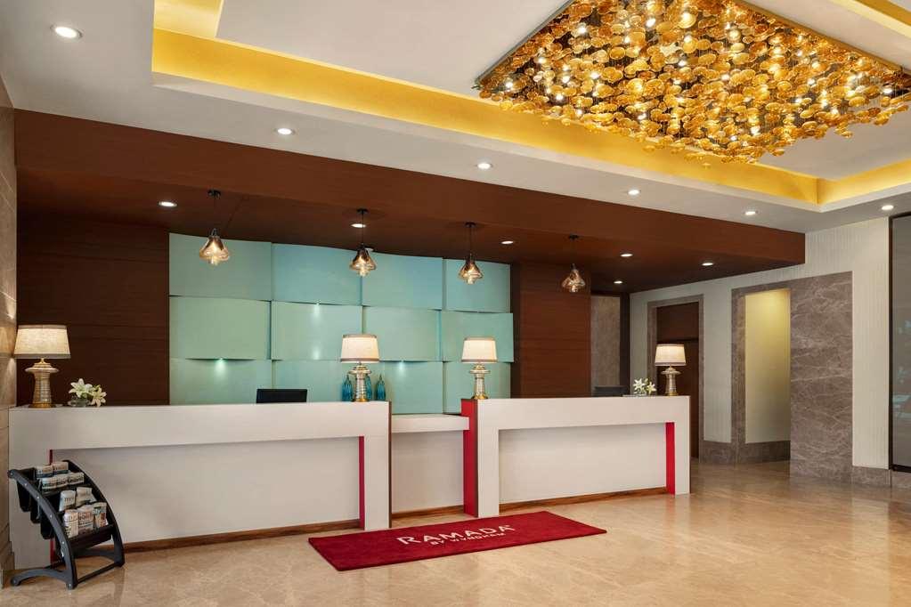 מלון Ramada By Wyndham New Delhi Pitampura מראה חיצוני תמונה